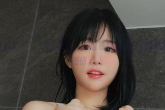 当Addielyn(에디린)遇上粉色，这组私拍图片给了我很复杂的脑补剧情。