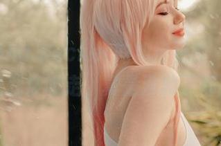 每次Alina Becker的旗袍更新,我的目光就被吸走,真是没救了都!