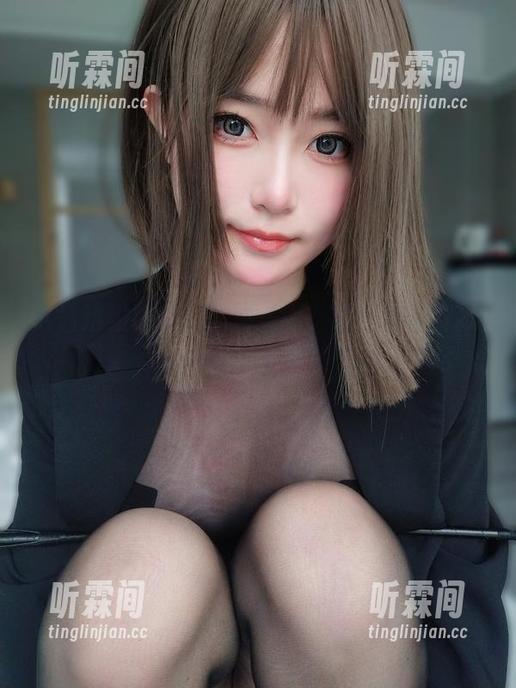 K酱 K酱这组镂空的高清美图,气氛敲敲打打,总难免让人想多想。