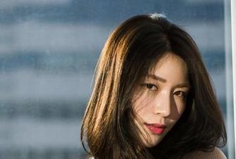 Min.E(민이)的灰丝私房图包，是否要颠覆你的预期感？