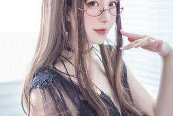 漫看Sakiiii翎柒的“双马尾”图集，分享一下我的小心思，完全不带遮掩的暗示。