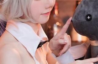黑色之旅：Sally Dorasnow教你玩Cos，下载开启新篇章！