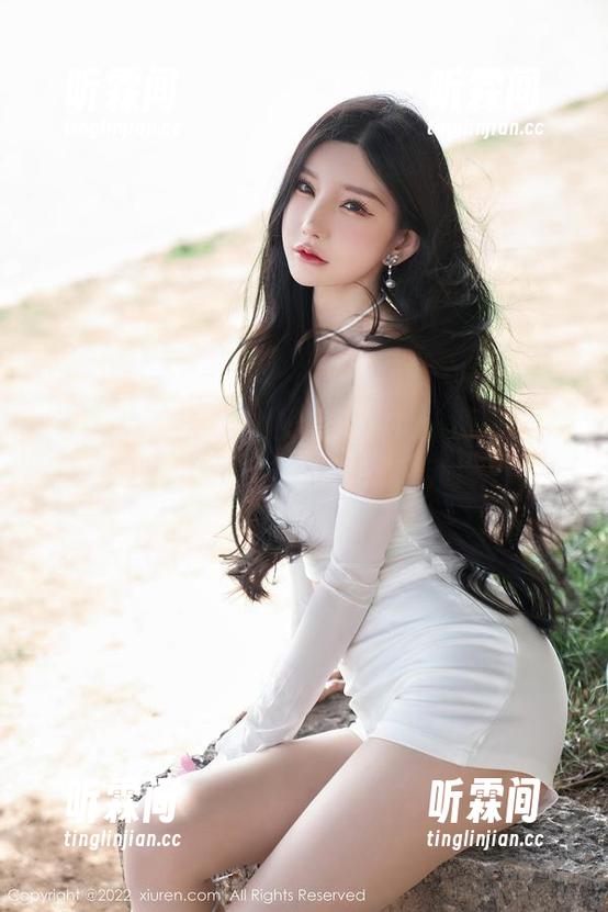 Xiuren秀人网 - 吴思晚的女仆图集，坐在沙发上就能开启这场“饭后时光”。