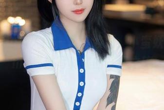 Xiuren秀人网 – 夏日胶囊：小蛮妖yummy高清写真集的奇遇之旅