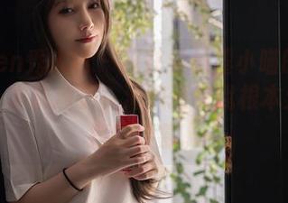 Xiuren秀人网 – 我在看露露小喵的海边照片，发现沙子、海浪还有我根本无法抵挡的羡慕。