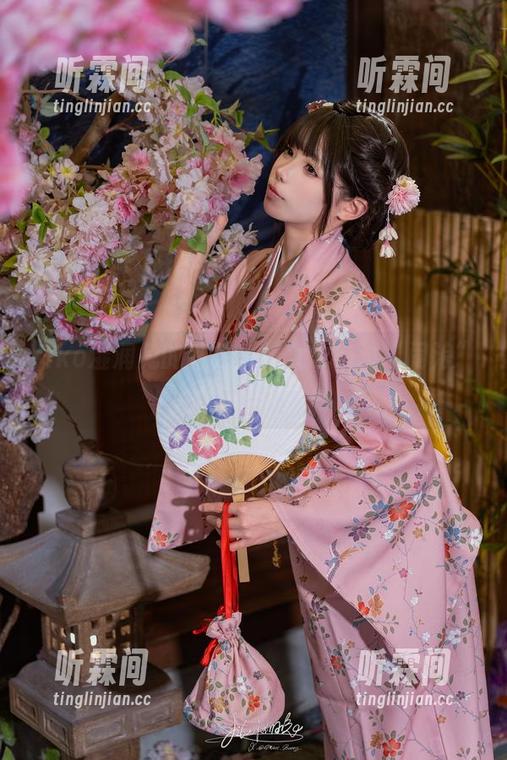 Yiko湿润兔 Yiko湿润兔的私拍:修女也有过“闹浪”的一刻!