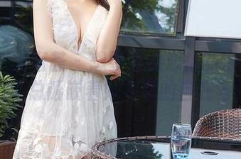 YouMi尤蜜荟 – 想要看温心怡的浴室私拍，图片中总镶嵌着她特有的自在与惬意。