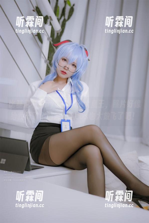 nyako喵子大魔王 比基尼中的nyako喵子大魔王,照片好像给我开了个脑洞,这cos也太放飞了吧!