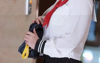 壁纸界的清新风——带你解锁yuuhui玉汇的泡沫之夏合集，你敢不点开吗？