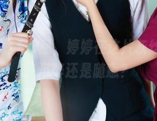 丽柜 – 最新作品，婷婷在这片灰丝里，是在沉醉还是随意？
