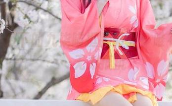 朝凪泳装下的九柒喵挺胸而立，唯有这图……无力抵抗