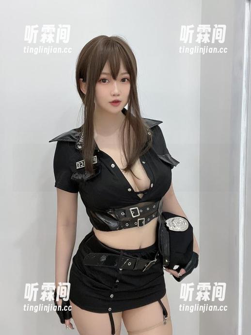 依依超级懒 依依超级懒的照片,那个穿红衣服的家伙不靠谱!真的是圣诞老人吗?