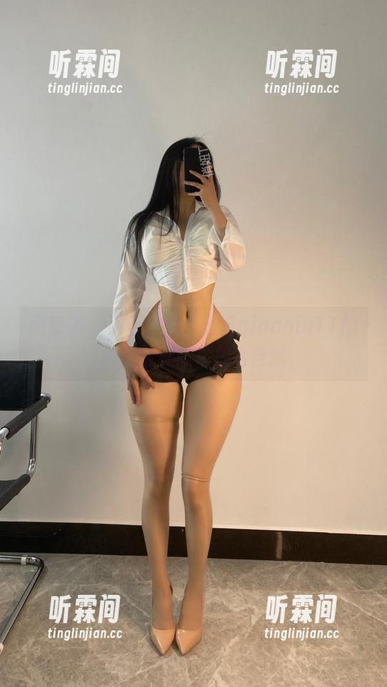 俏妞qiaoniuTT 微密圈 - 手握网盘,俏妞qiaoniuTT的白裙写真带你放飞自我