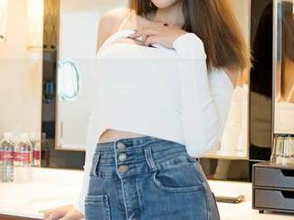 嗲囡囡 – 流氓小巫女的毛衣美图，稍微一撩就能激起波澜