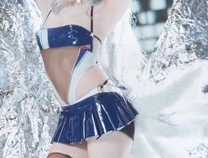 这一身礼服，安食Ajiki的选择绝赞，图片里一闪而过，原图记得放大细看！