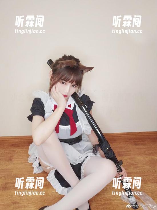 小仓千代w驾驭舰长泳装，图库资源似乎开启了一场无言的争艳对决。