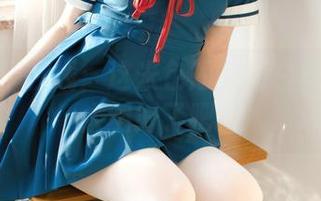 少女秩序在线：这米色短裙和白丝搭得也太刚好了吧！