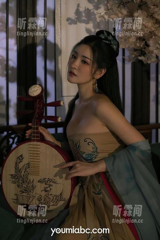 尤蜜荟-温心怡 尤蜜荟 - 温心怡又更新了美图,这样的白丝穿搭,我也只想叹气。