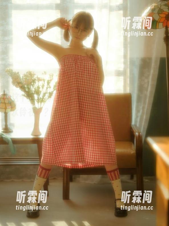 幼水铃衣 这个图包真让人不禁想象,哪里来了“幼水铃衣”?更新温泉体操服,是在逗我玩吗?