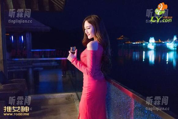 推女神-施忆佳Kitty酱 推女神 - 施忆佳Kitty酱的私房海边合集:看她和海鸥的“亲密互动”!