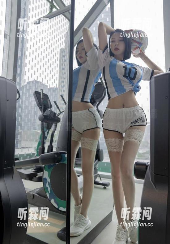 果儿Victoria 微密圈 - 果儿Victoria和服图包:下载前先带好耳塞,不然骚气太刺激。