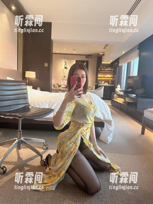 果儿Victoria 微密圈 - 办公室里的果儿Victoria,图包全套居然让我想起办公室的一切可能!