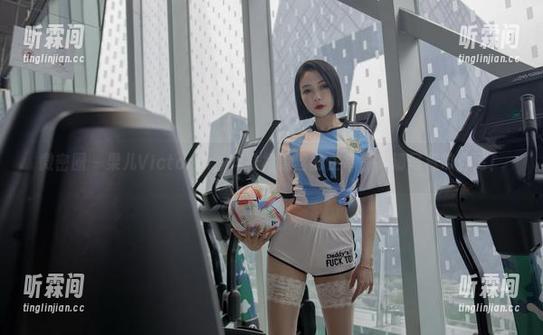 果儿Victoria 微密圈 - 果儿Victoria,碎花裙黑丝的主宰,高清写真带你飞!
