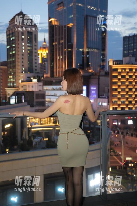 果儿Victoria 微密圈 - 果儿Victoria写真:奶牛角色扮演,黄昏下的草场趣事记!