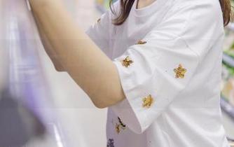 梦丝女神 – 一图在手，素梦的又一袜子剧情：阁楼不可描述版！