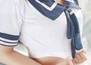 模范学院 – 汐汐爱吃草莓短裙图包，在那轻盈的布料下，仿佛连时间都在流连忘返。