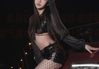 看这里，最新的图片，源纱希喵喵喵参上，申鹤的气质也是个谜，让人抬头无意间多看一眼。