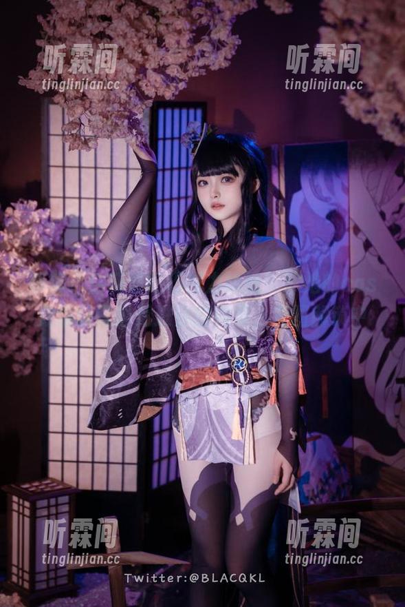 白莉爱吃巧克力 等等,白莉爱吃巧克力妹妹?!她的cos效果慢慢渗透进你的脑海,套图解锁中