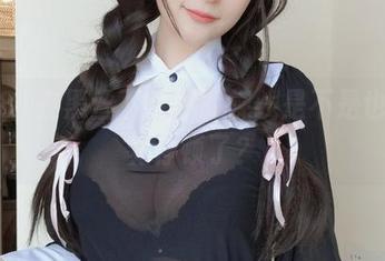白银81在黑丝下，你的视线是不是也不自觉停顿了？
