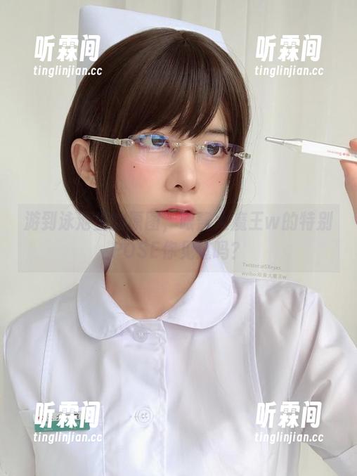 眼酱大魔王w 游到泳池里的原图,眼酱大魔王w的特别POSE你见过吗?