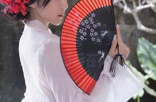 秀人网 – 写真集揭秘：叶梦轩的花嫁，仿佛连花瓣都在闪耀。