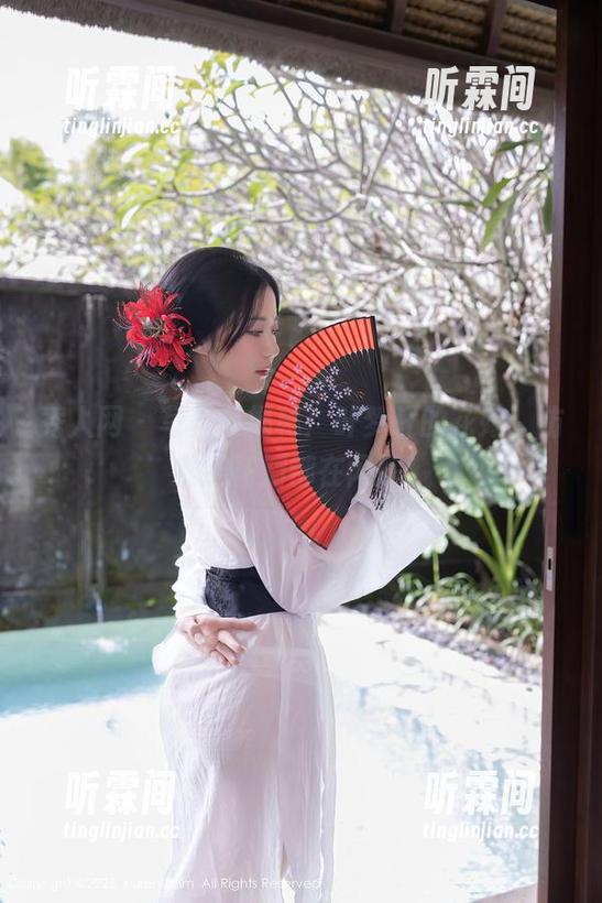 秀人网-叶梦轩 秀人网 - 写真集揭秘:叶梦轩的花嫁,仿佛连花瓣都在闪耀。