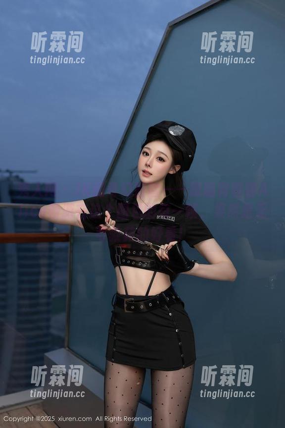 秀人网 - JK的奇幻冒险——跟随容容容Alice畅游在这个图包的每一帧，果然是无可救药的好看！