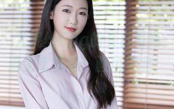 秀人网 – 尤妮丝Egg的夏日写真：当沙滩遇上比基尼，画风突变！