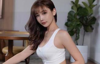 秀人网 – 绮里嘉Carina的空姐全套：你以为只是在拍照，其实是在认真地演绎旅途的甜蜜。