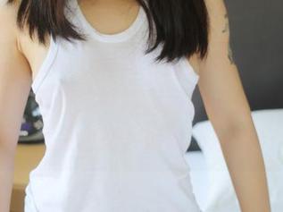 美媛馆 – Carina绮里嘉的最新更新，纯白图包，看着这些画面我脑子里忽然插进了几朵白花，明明不搭边…
