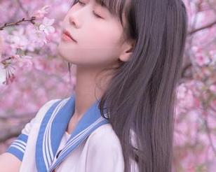 这作品集里，萌芽儿o0与浴缸的互动，竟然可以如此让人浮想联翩。