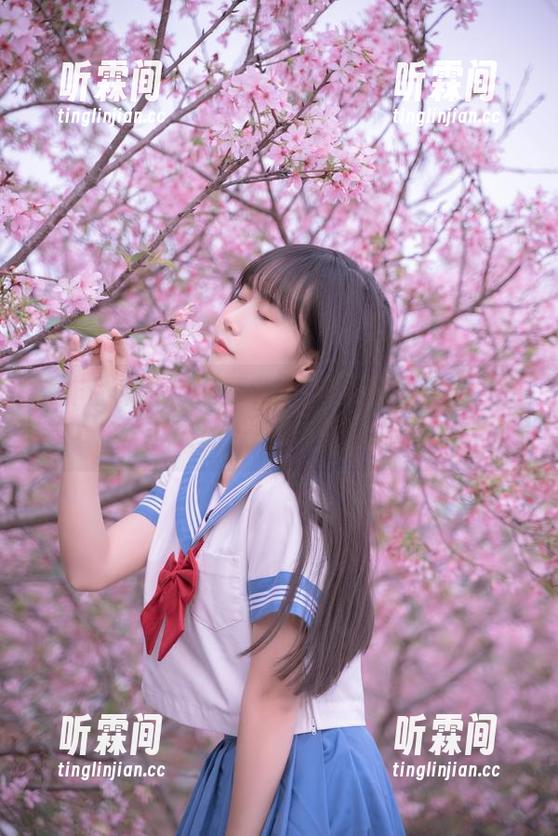 萌芽儿o0 这作品集里,萌芽儿o0与浴缸的互动,竟然可以如此让人浮想联翩。