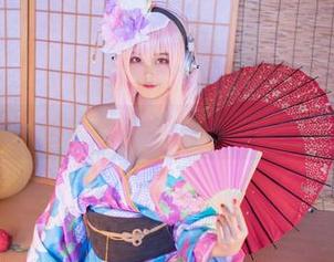 又是蜜汁猫裘，在线展示她的皮衣舞娘，而我只能疯狂截图…