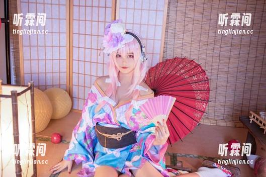 又是蜜汁猫裘，在线展示她的皮衣舞娘，而我只能疯狂截图…