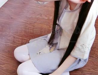 合集宝典：西尔酱在超薄背心和白色吊带袜里游刃有余，让我一度失神