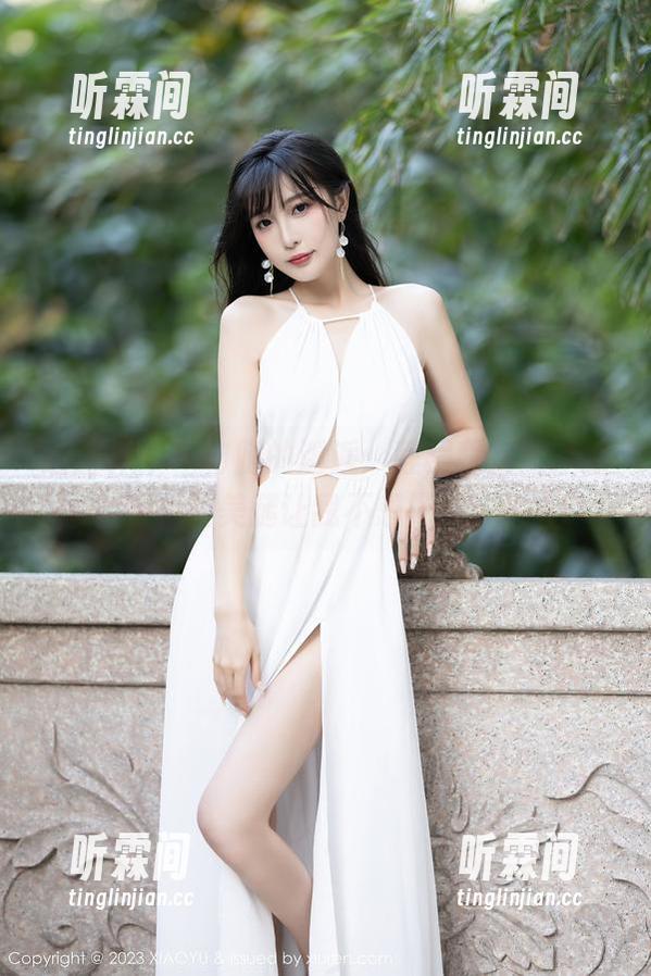 语画界-程程程 语画界 - 车与腿的邂逅:程程程在线,原图里的美腿让我不想开车了!