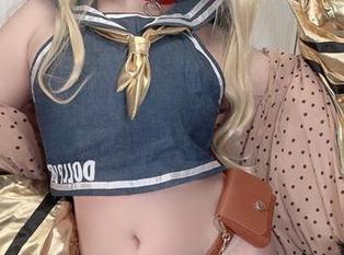 图片里的贝贝琪Becky和明日奈友好到爆了，无圣光段位真不一般吧？
