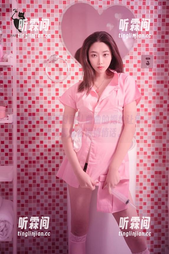 轰趴猫-曲曲 轰趴猫 - 美图时间!曲曲的婚纱让每一寸光线都像在讲悄悄话。