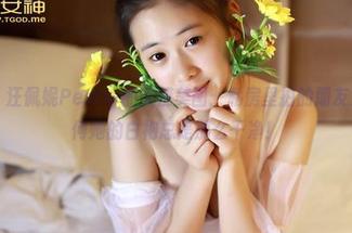 青豆客 – 汪佩妮Penny的天使美图：私房里拍的朋友只想着为何她的白袍总是那么干净！