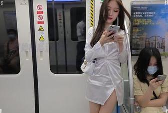 魔镜街拍 – 婷婷的高清圣诞，见证寒风中的绝色肉丝美人！你也会被打动吗？